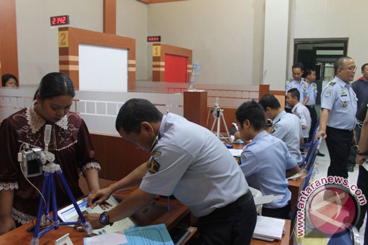 Menkumham resmikan unit layanan paspor di Bandung