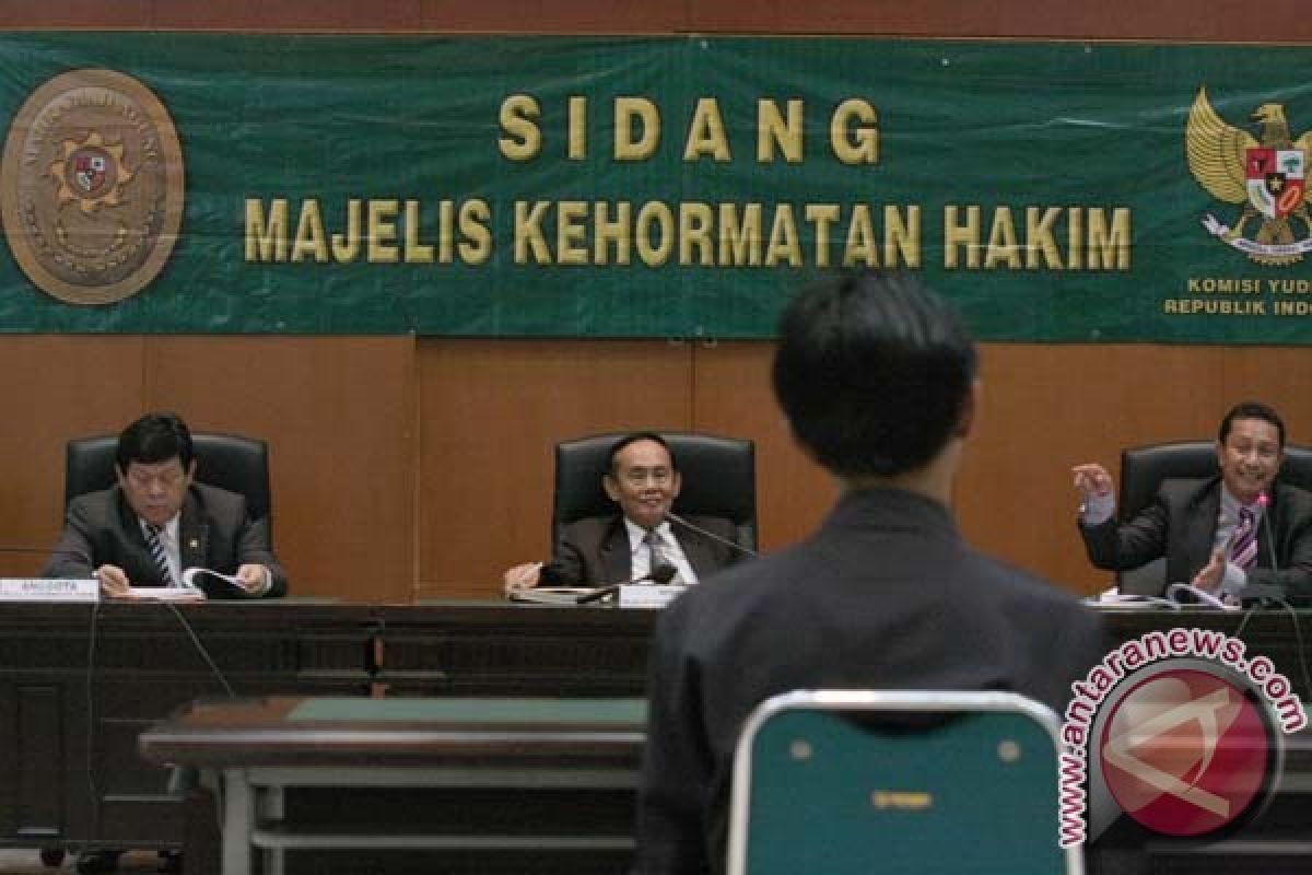 Selingkuh domininasi sidang kehormatan hakim sepanjang 2014