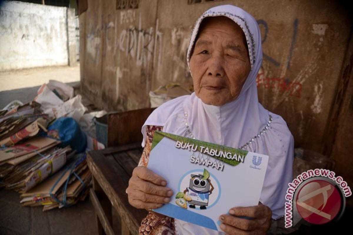 Tukar sampah dengan koin emas di Festival Bahari Raja Ampat