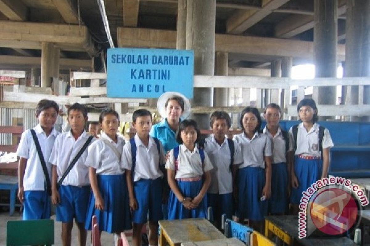 Semangat kemerdekaan di kolong jembatan Ancol