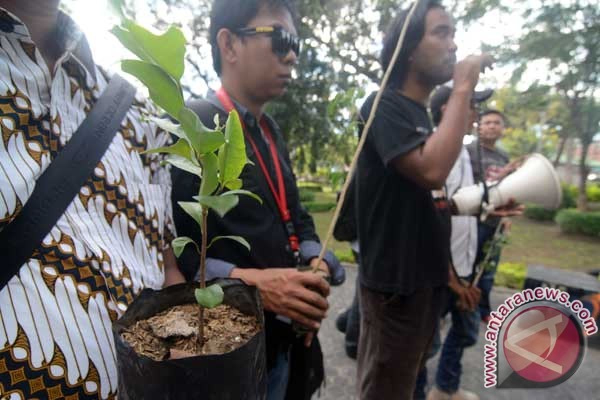 Kepolisian-Pemerintah lakukan penertiban pencegahan penebangan liar