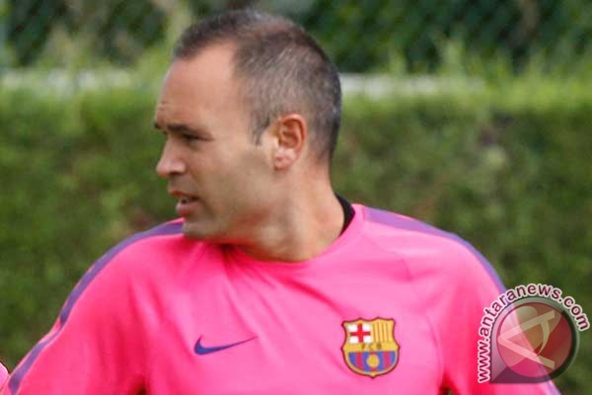 Iniesta kembali berlatih bersama Barca