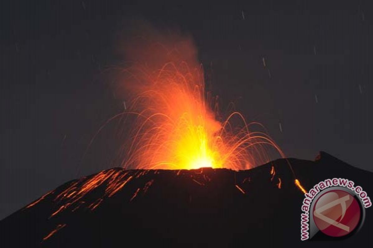 Gunung Slamet 52 kali muntahkan material pijar