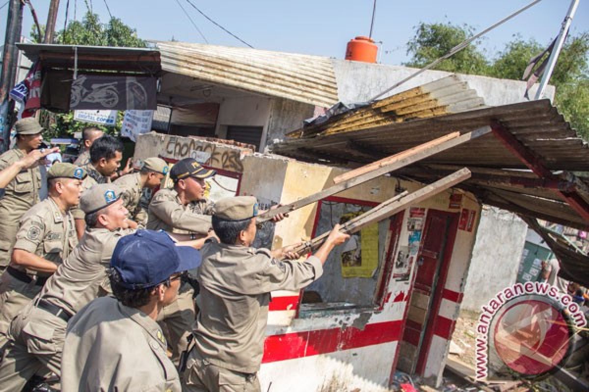 Pemkot Bekasi tertibkan bangunan liar jalan Kalimalang