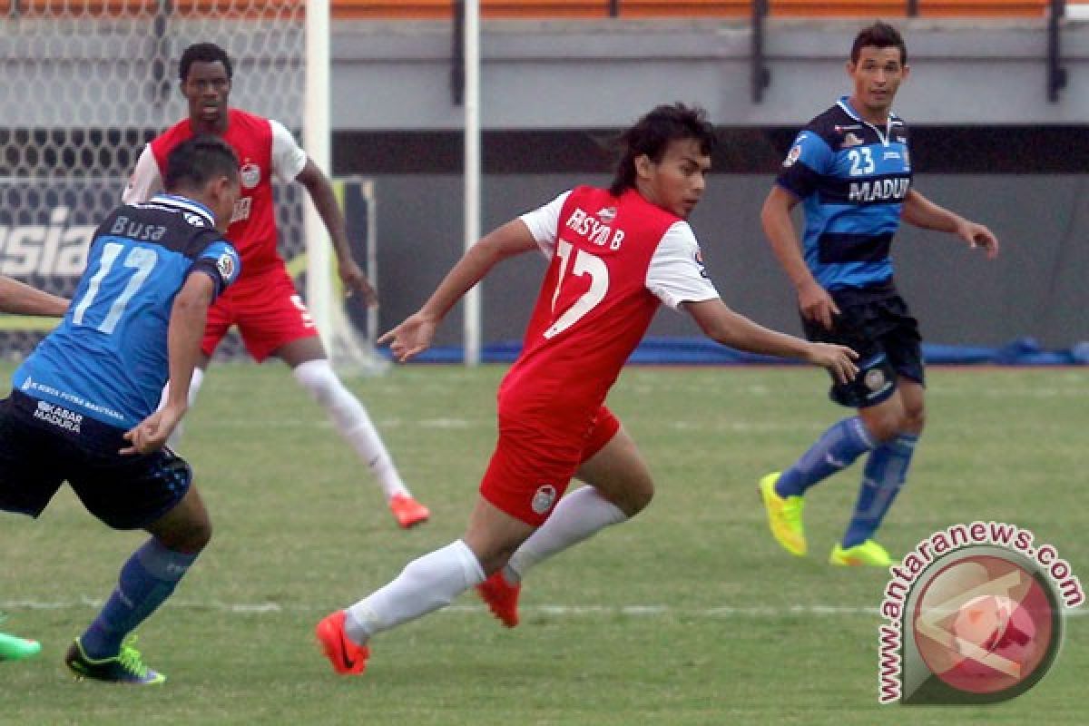 PSM Makassar tundukkan Persela 3-1