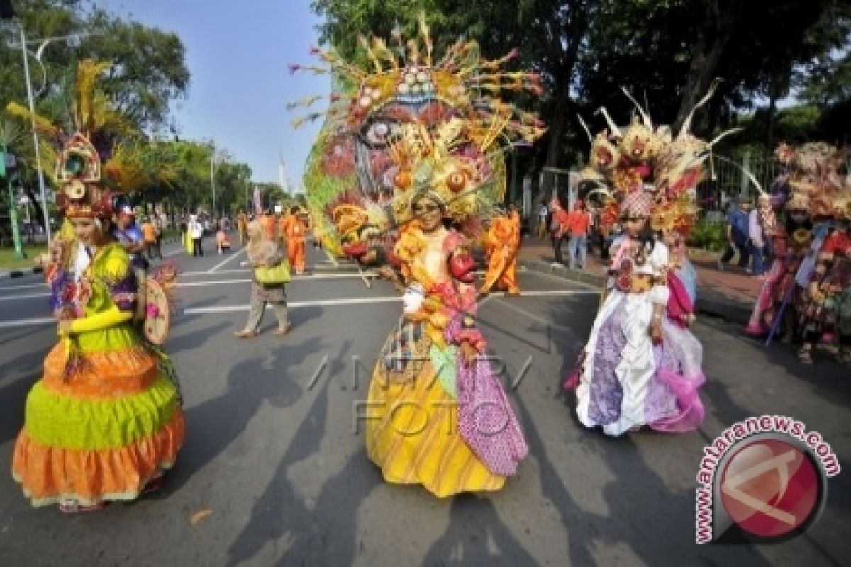 34 Provinsi Meriahkan Pawai Seni Budaya