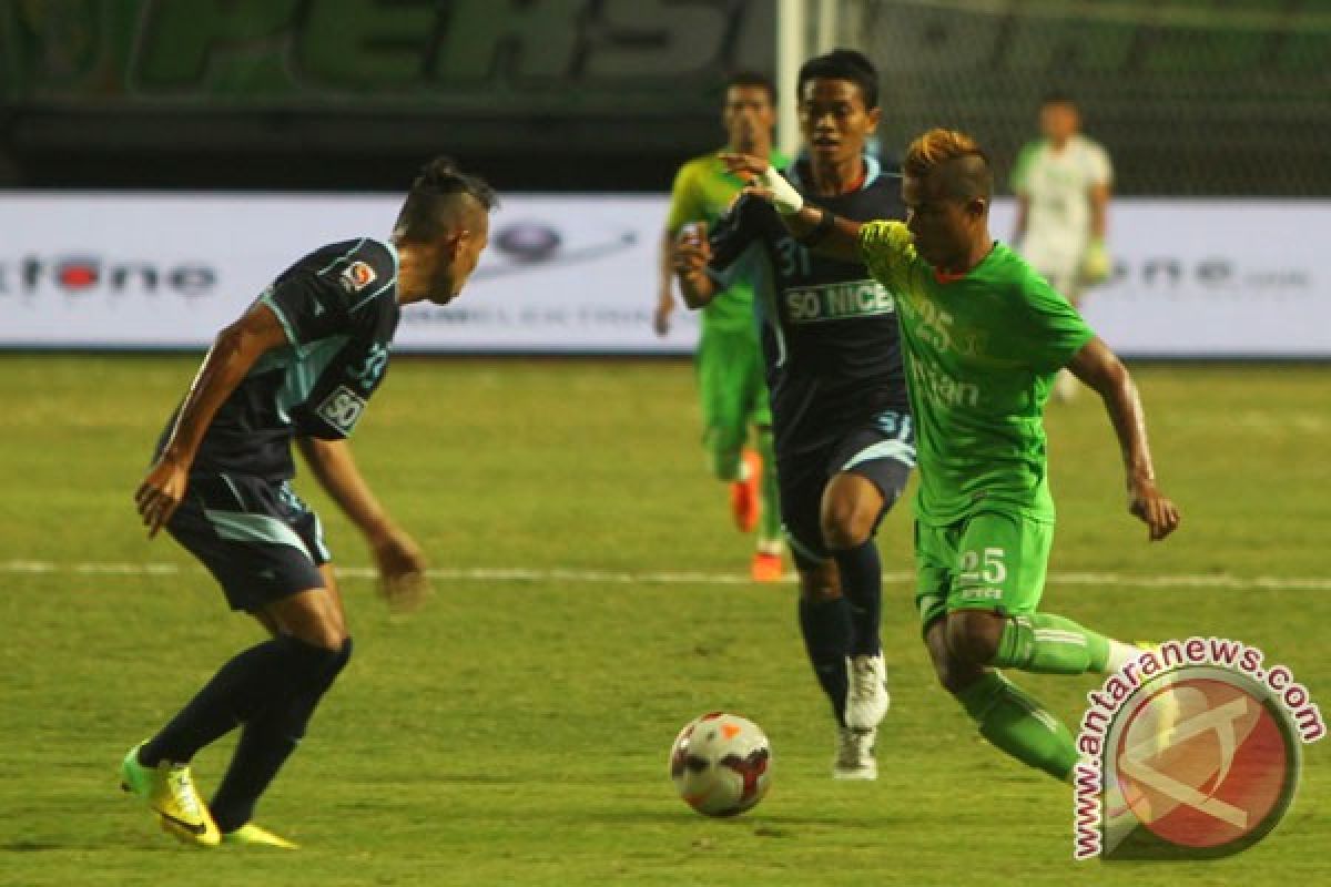 Persebaya lolos delapan besar