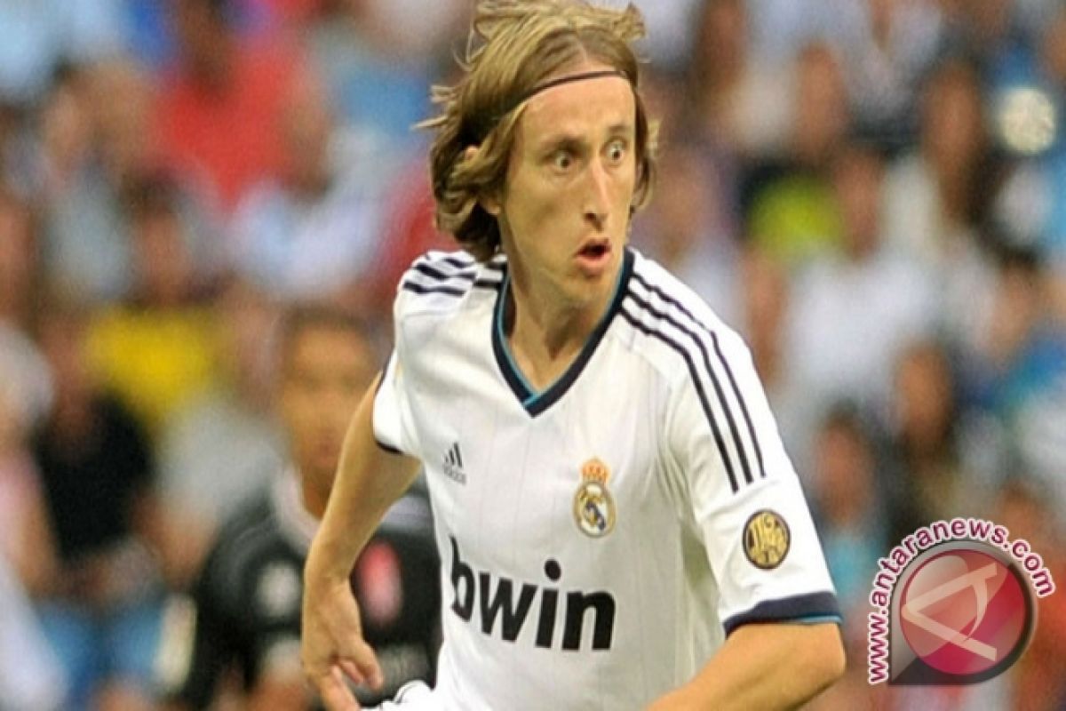 Modric kembali berlatih setelah absen tiga bulan