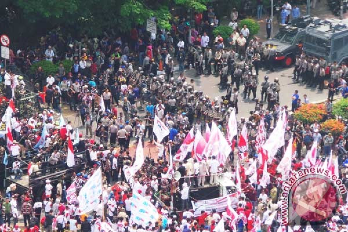 Massa Prabowo-Hatta minta mendekat ke Gedung MK