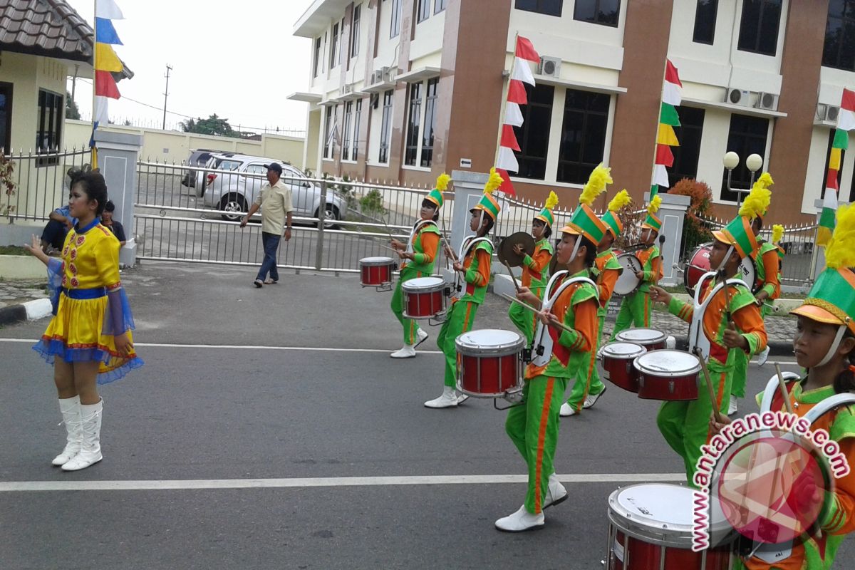 Peserta Pawai Tampil Lebih Maksimal