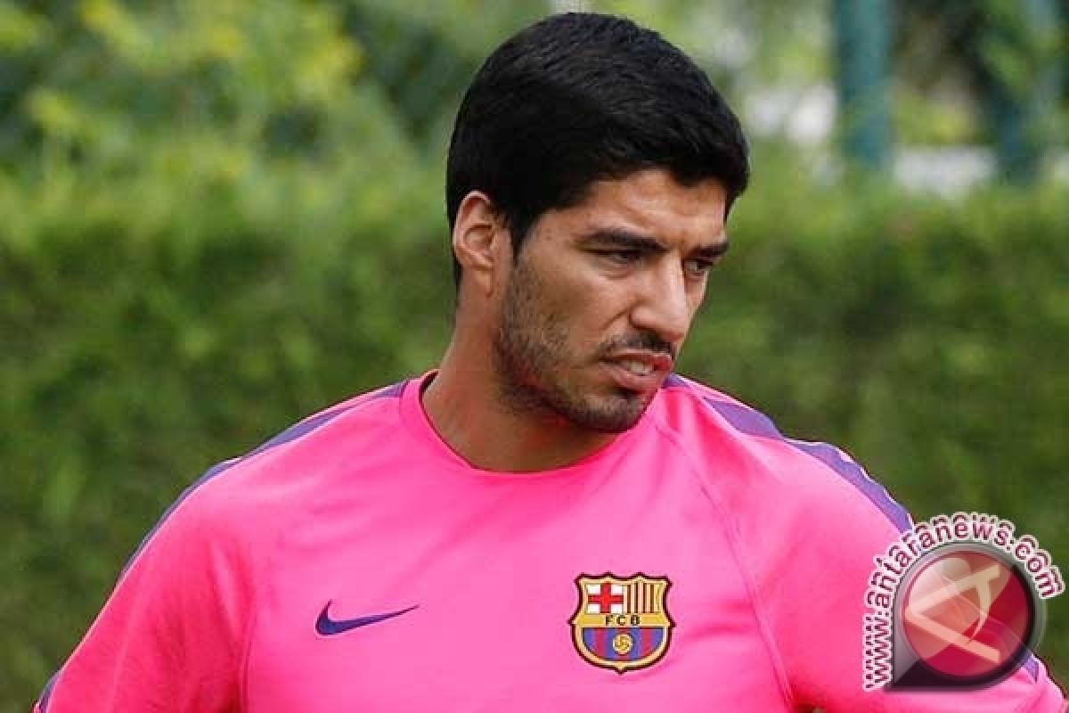 Suarez Merasa Tak Seperti Pemain Bola