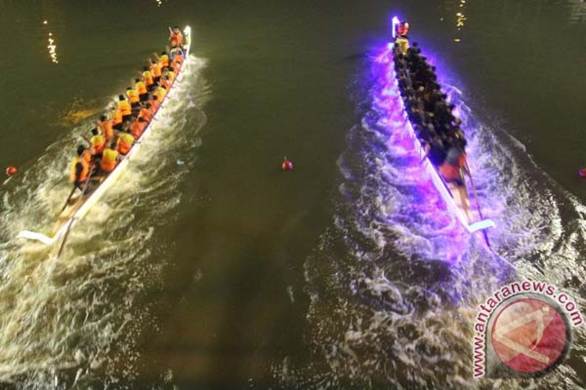Perahu naga jadi primadona "Lintas Khatulistiwa Pemuda"