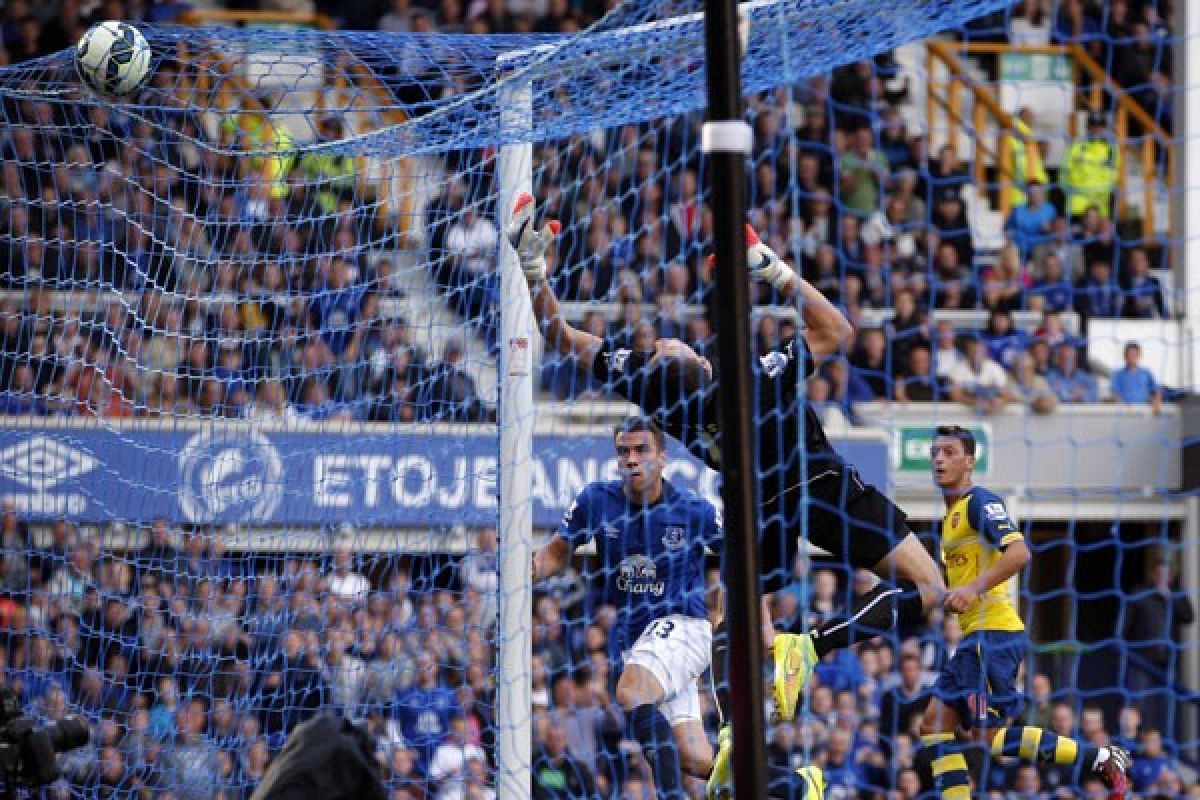 Babak pertama, Everton unggul 2-0 atas Arsenal