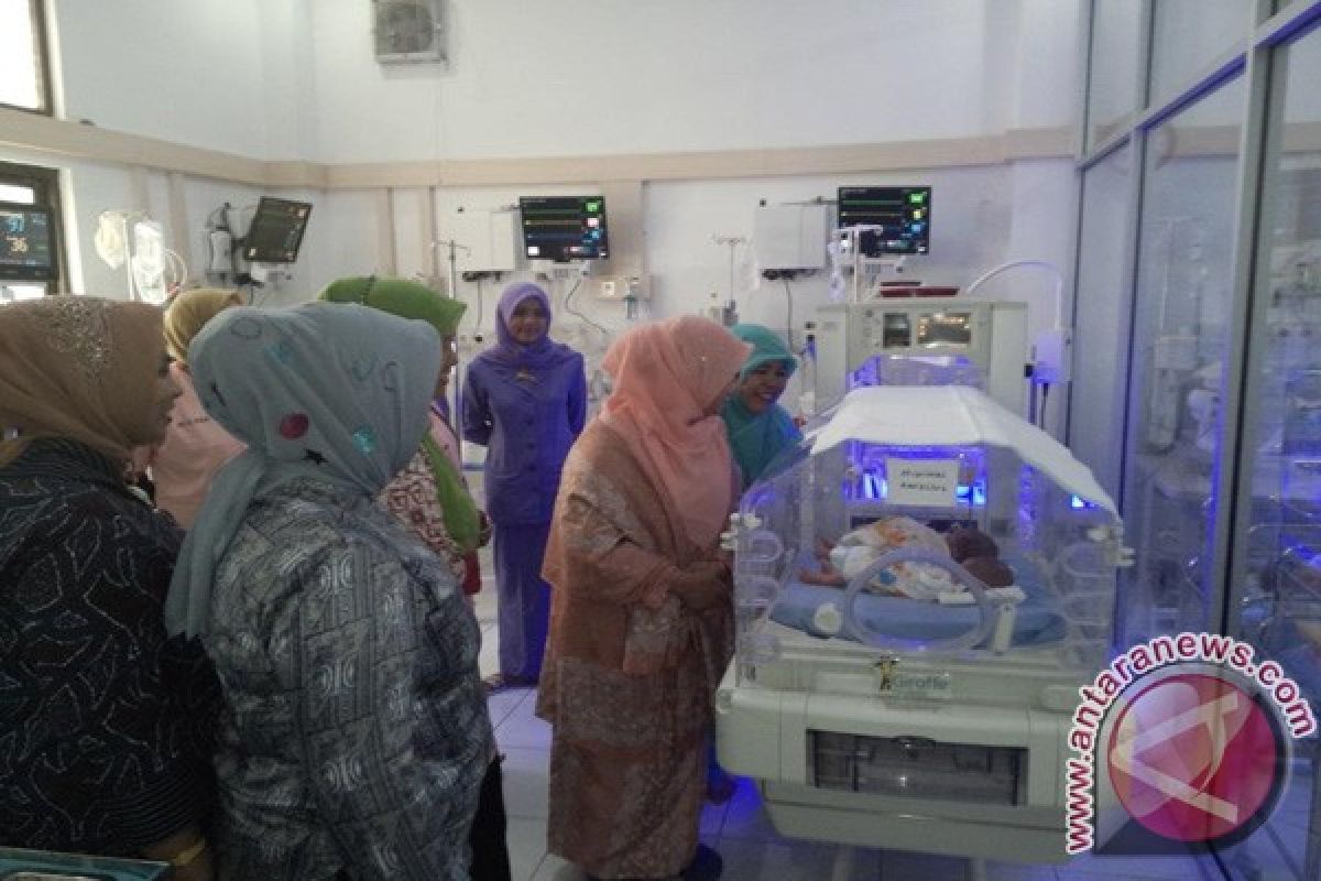 Tim PPK Aceh Kunjungi Bayi Kembar Tiga