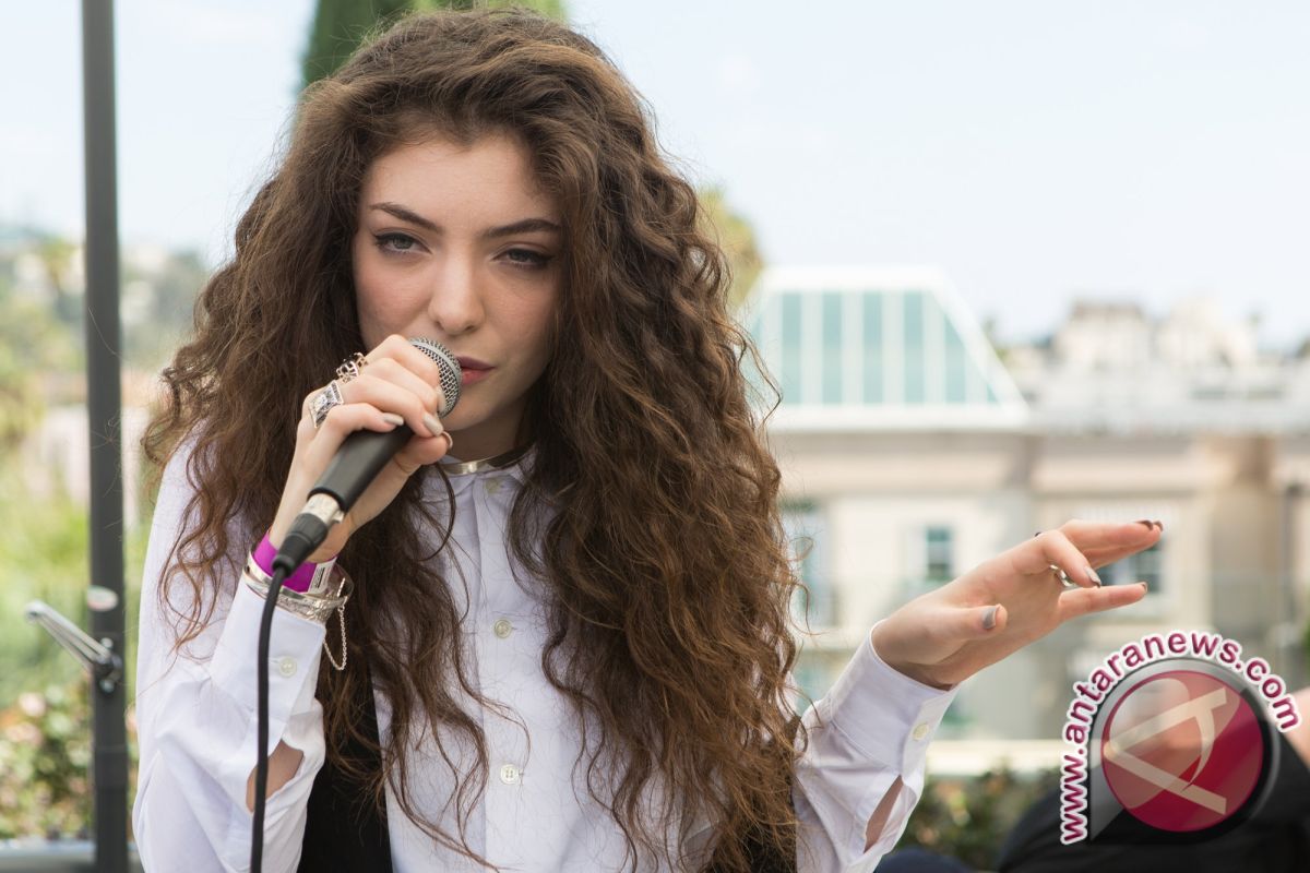 Lorde Raih Penghargaan MTV Video Music Awards 2014