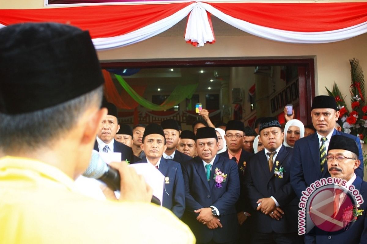 Pelantikan Anggota Dprd Gorontalo Diwarnai Unjuk Rasa 