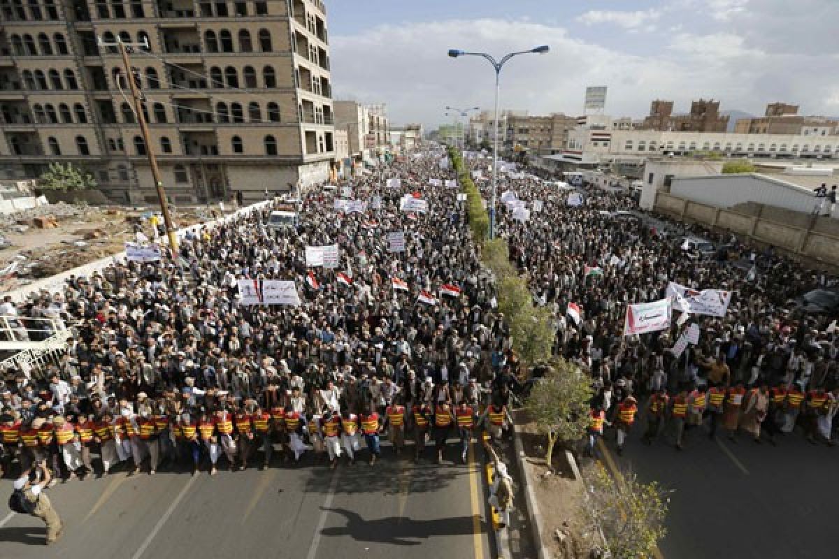 Yaman kembali subsidi BBM atas desakan demonstran