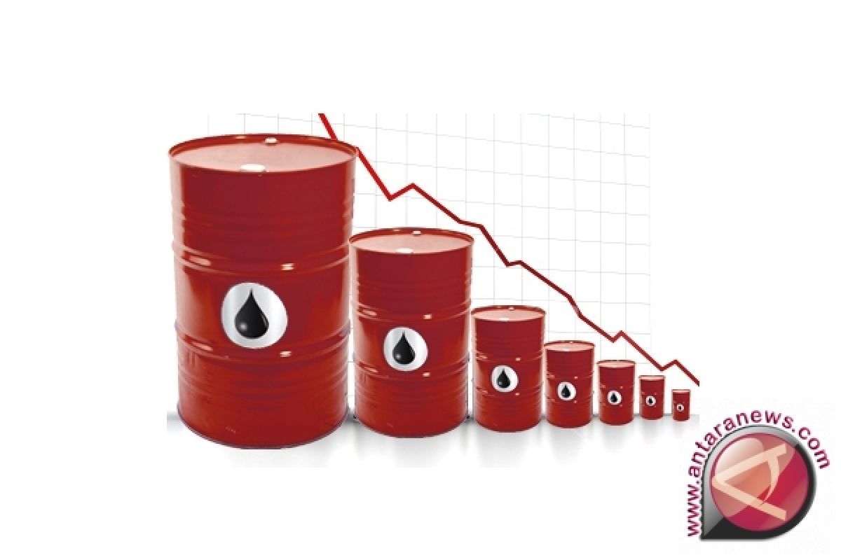 Harga minyak dunia turun akibat kelebihan pasokan