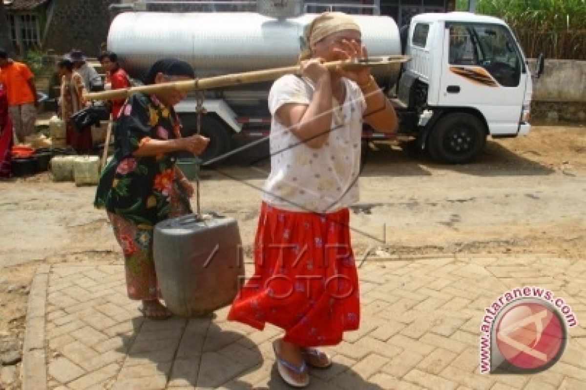 BPBD droping air bersih di Prambanan 