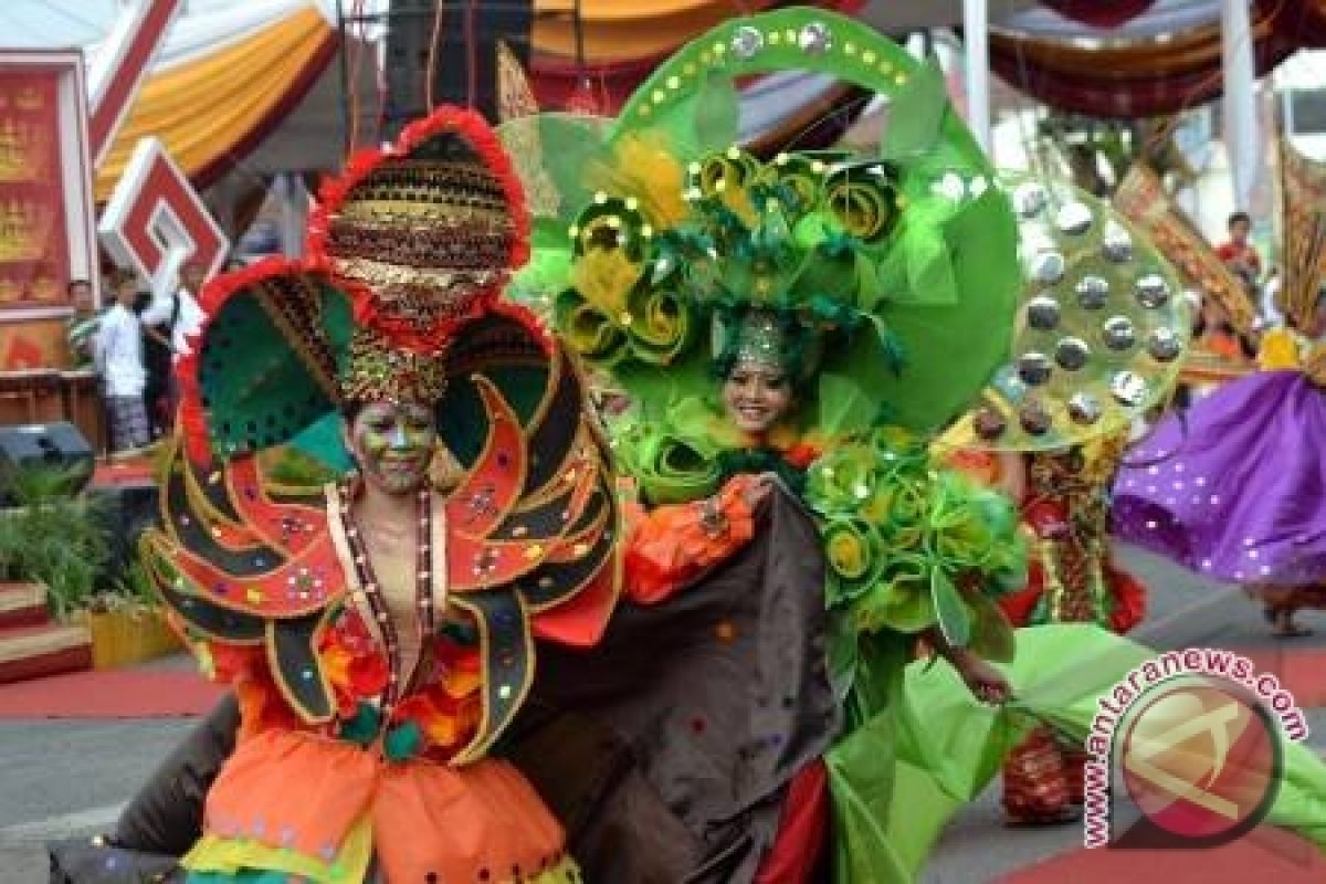 Parade Budaya dan Karnaval Puncaki Festival Krakatau