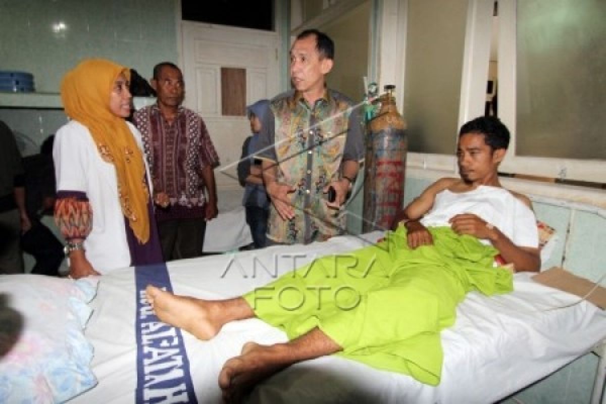 Gubernur Maluku Jenguk Korban Pertikaian Iha-Luhu