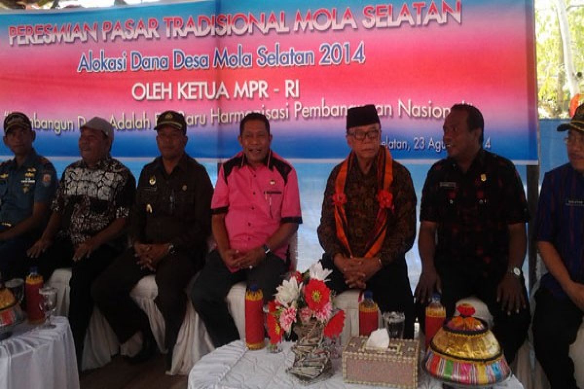 Ketua MPR Resmikan Pasar Tradisional Desa Mola