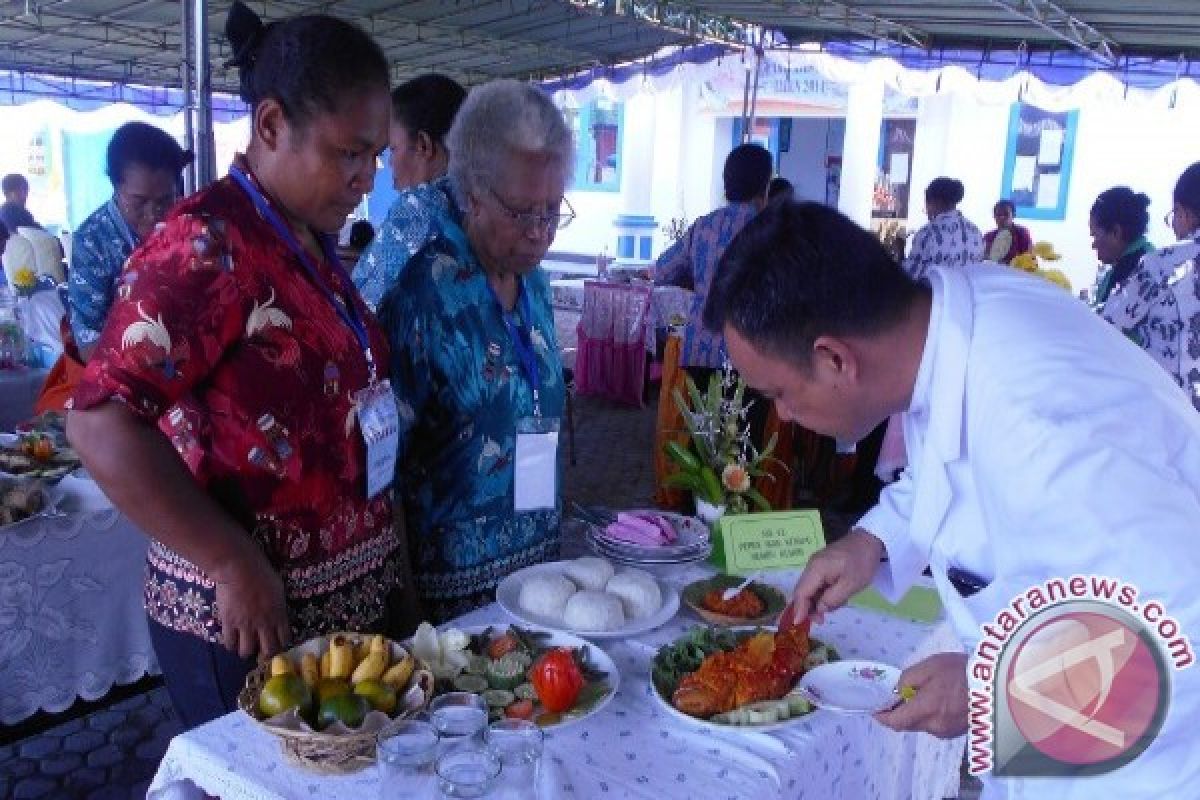 15 kelompok perempuan Biak ikuti lomba masak serba ikan