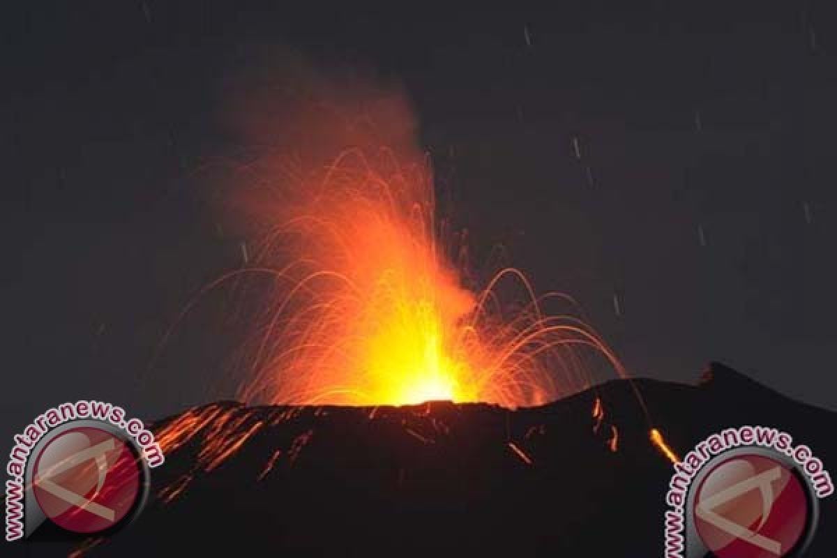 Gunung Slamet Muntahkan 52 Kali Material Pijar