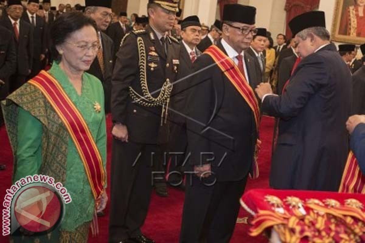 Presiden Anugerahkan Tanda Kehormatan