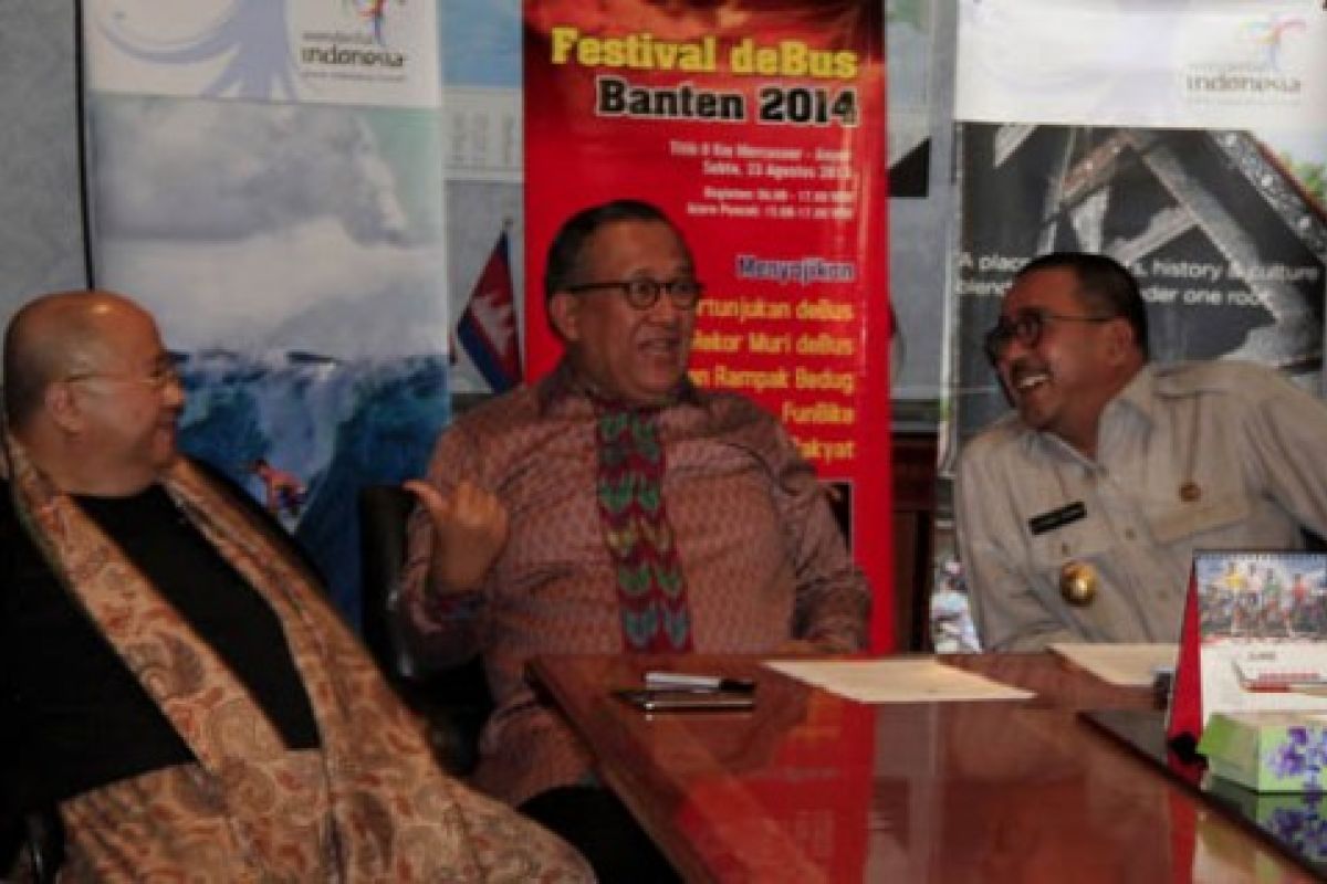 Festival Debus Banten 2014 Libatkan 2000 Seniman