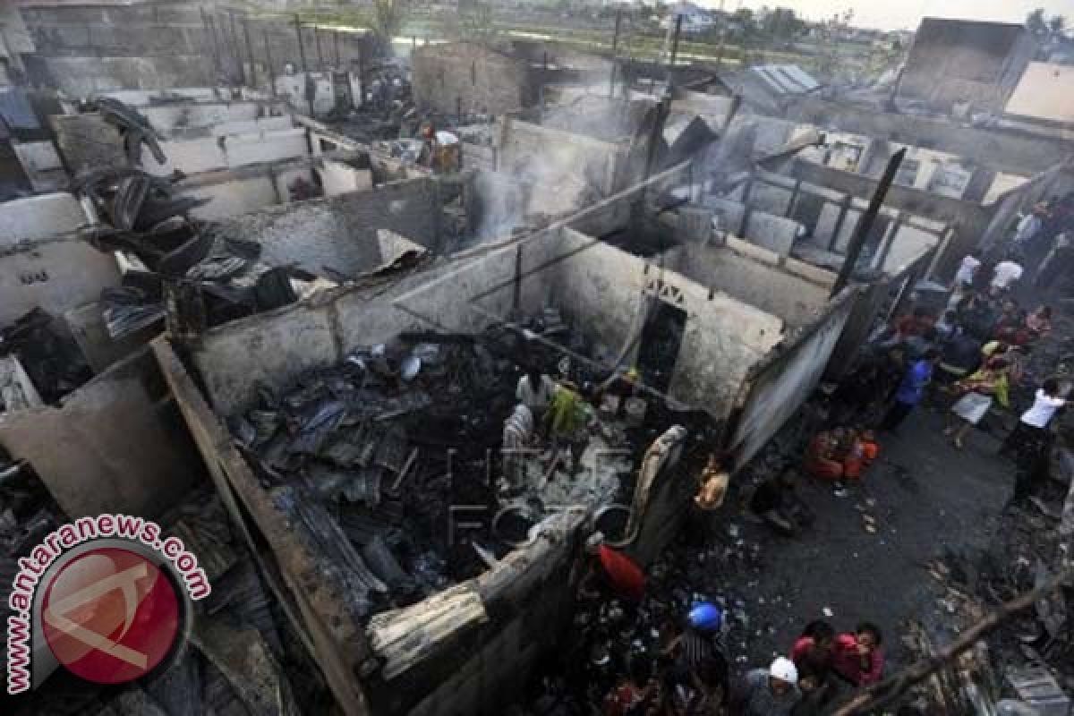 Api Hanguskan 200 Rumah di Makassar 