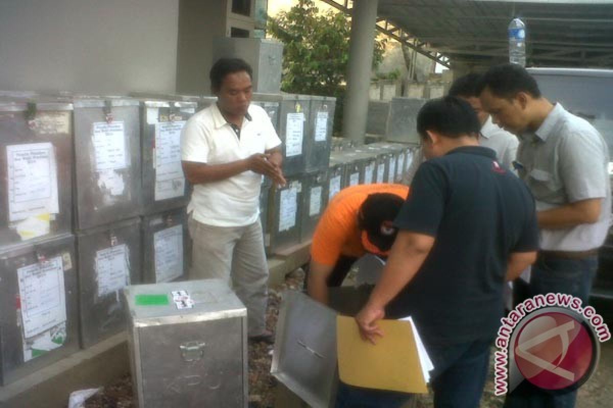 KPU Kota Bogor buka kotak suara