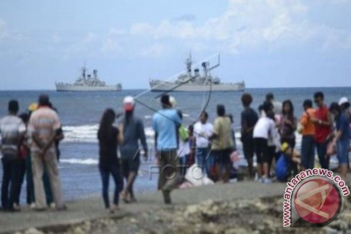 Presiden naik KRI Makassar ke Raja Ampat