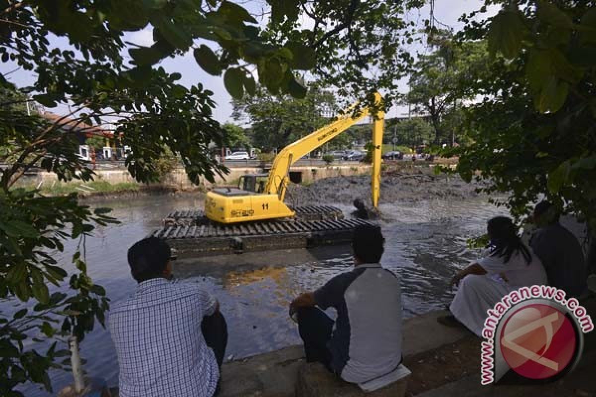 Warga siaga antisipasi dampak luapan Sungai Ciliwung