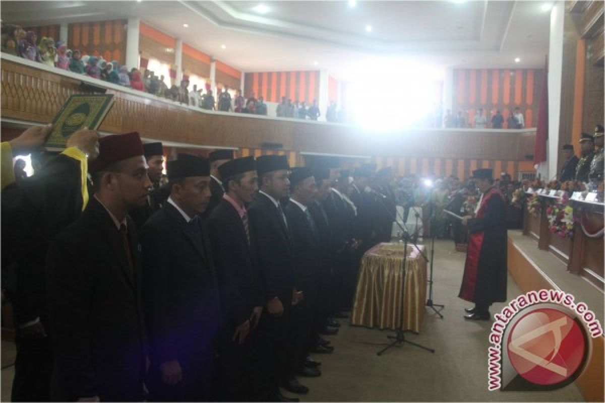 Anggota DPRK Aceh Selatan 2014 - 2019 Dilantik