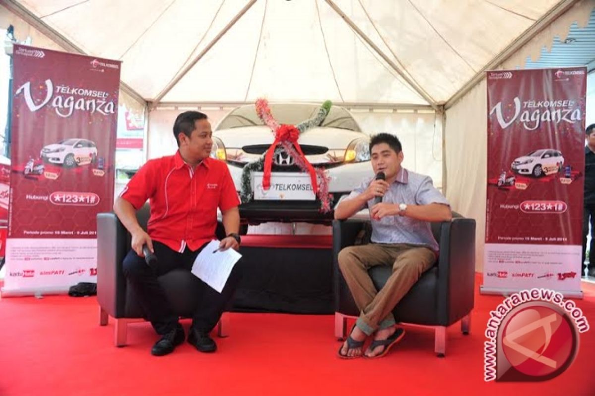 Pelanggan Telkomsel Palembang raih hadiah mobil