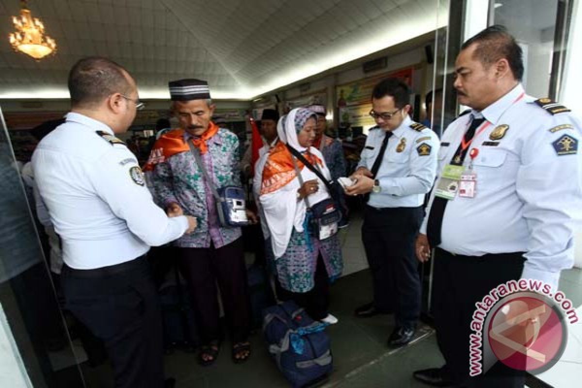 Panitia sita sejumlah benda tajam milik calhaj