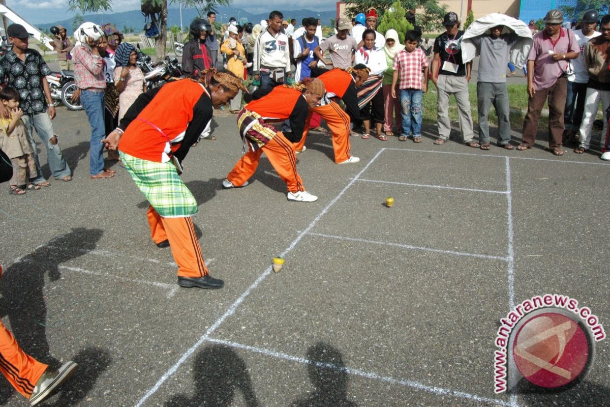 Lomba Gasing Bangka Barat Diminati Ratusan Peserta