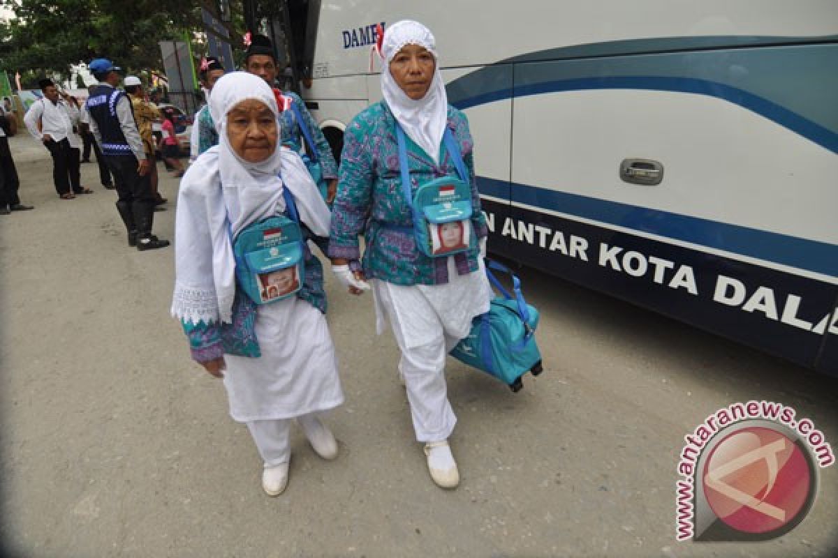 Pemberangkatan calon haji Lombok tertunda delapan jam
