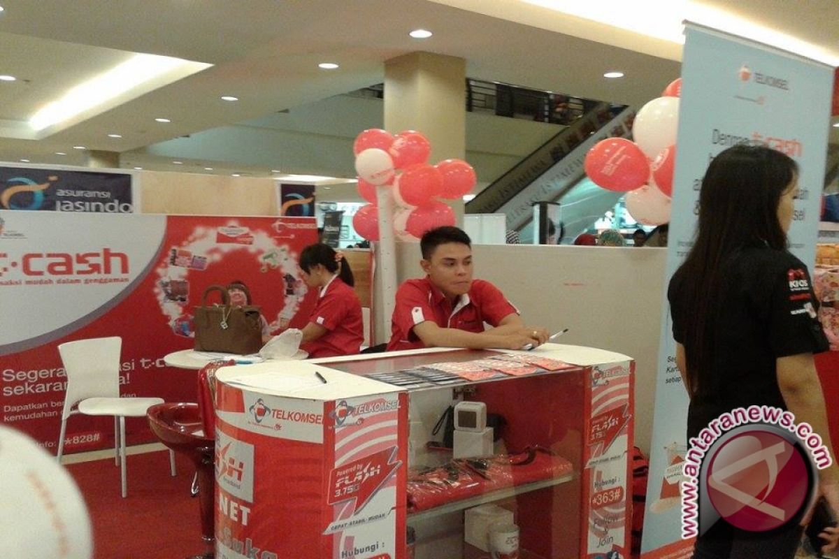 Telkomsel edukasi pembayaran non tunai lewat Tcash di banking Expo