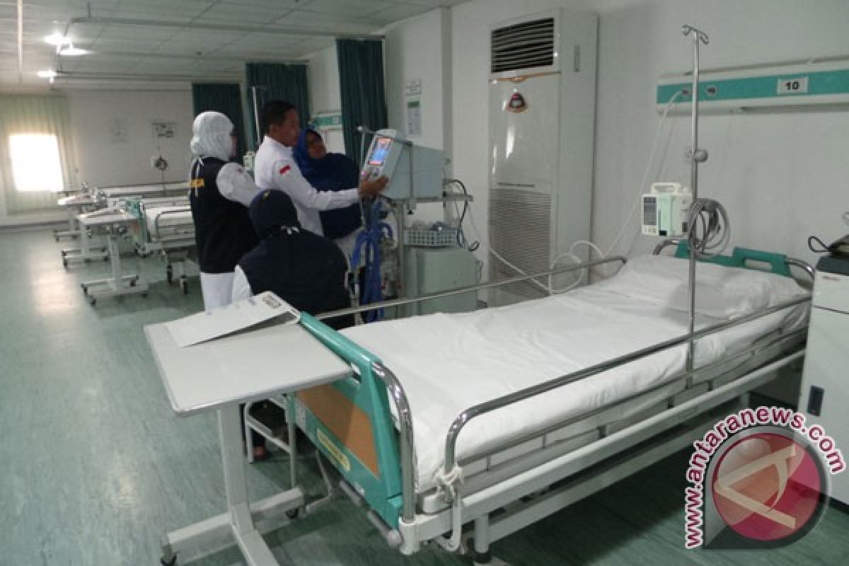 Embarkasi Batam berangkatkan calon haji stroke