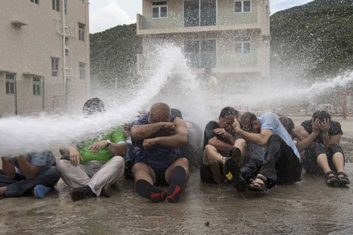 Pemimpin Hong Kong peringatkan para demonstran