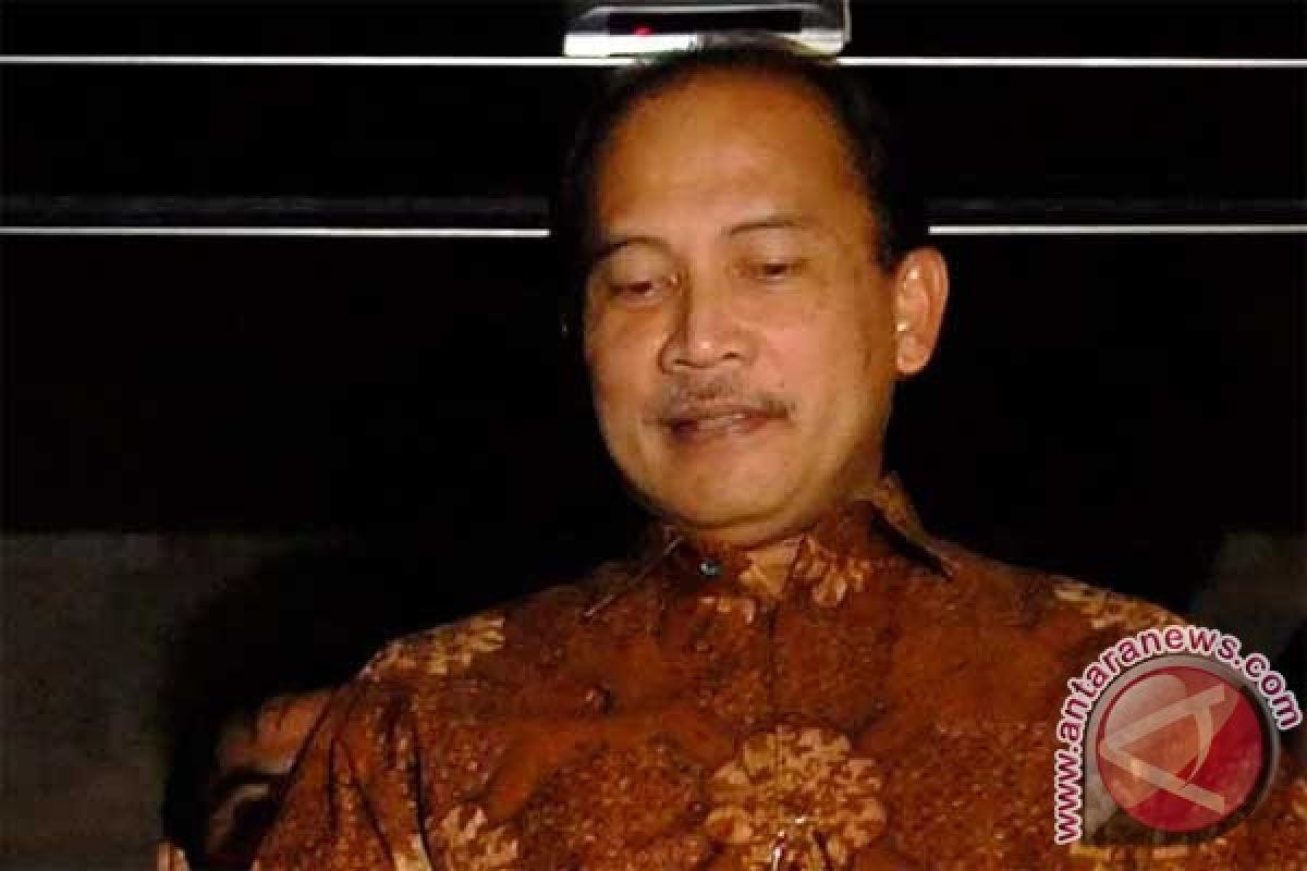 Budi Mulya hadiri pemakaman putranya