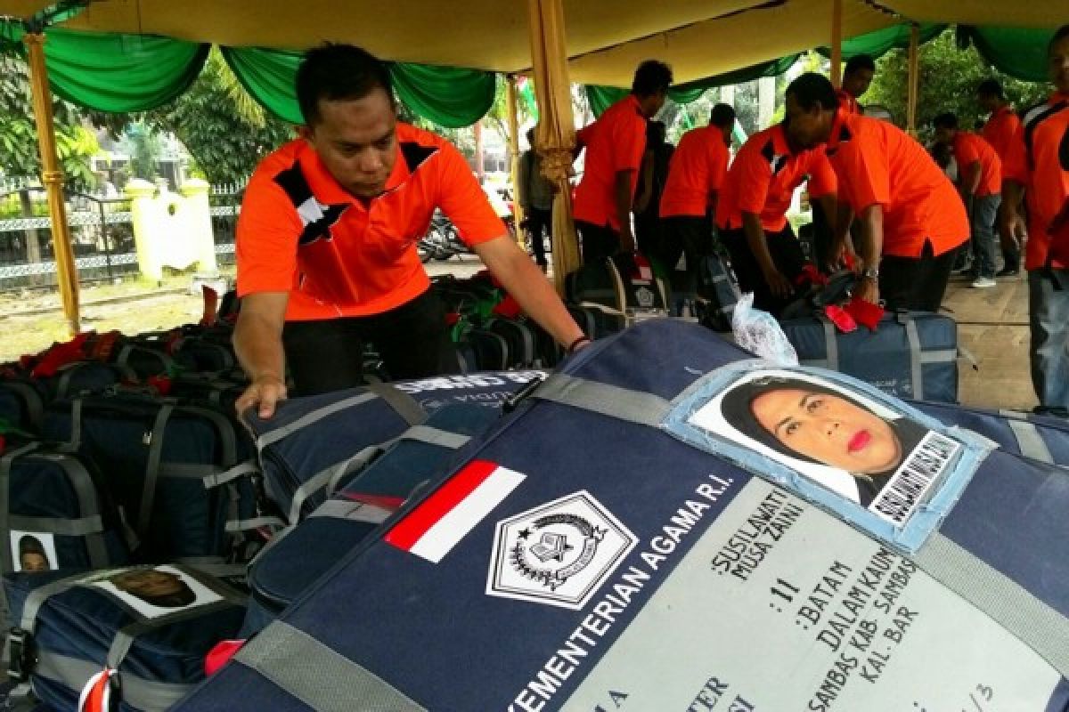 Bagasi Jemaah Calon Haji Mulai Masuk Asrama Pontianak