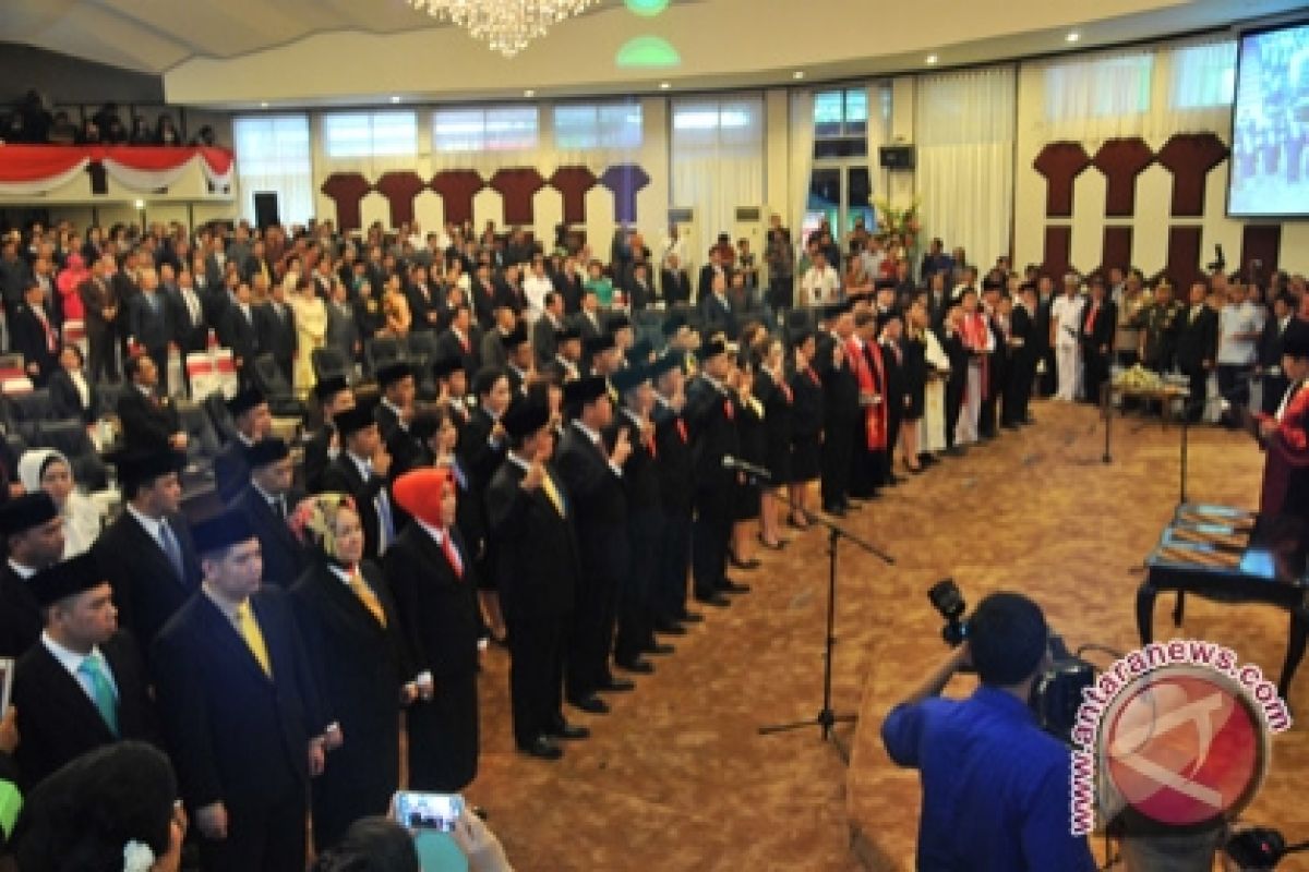 45 anggota DPRD  Sulut 2014-2019 dilantik 