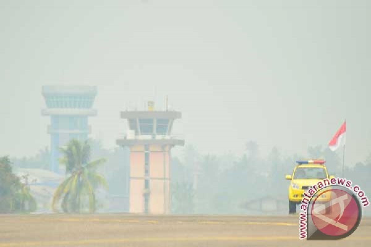 Aktivitas bandara Jambi lumpuh akibat kabut asap