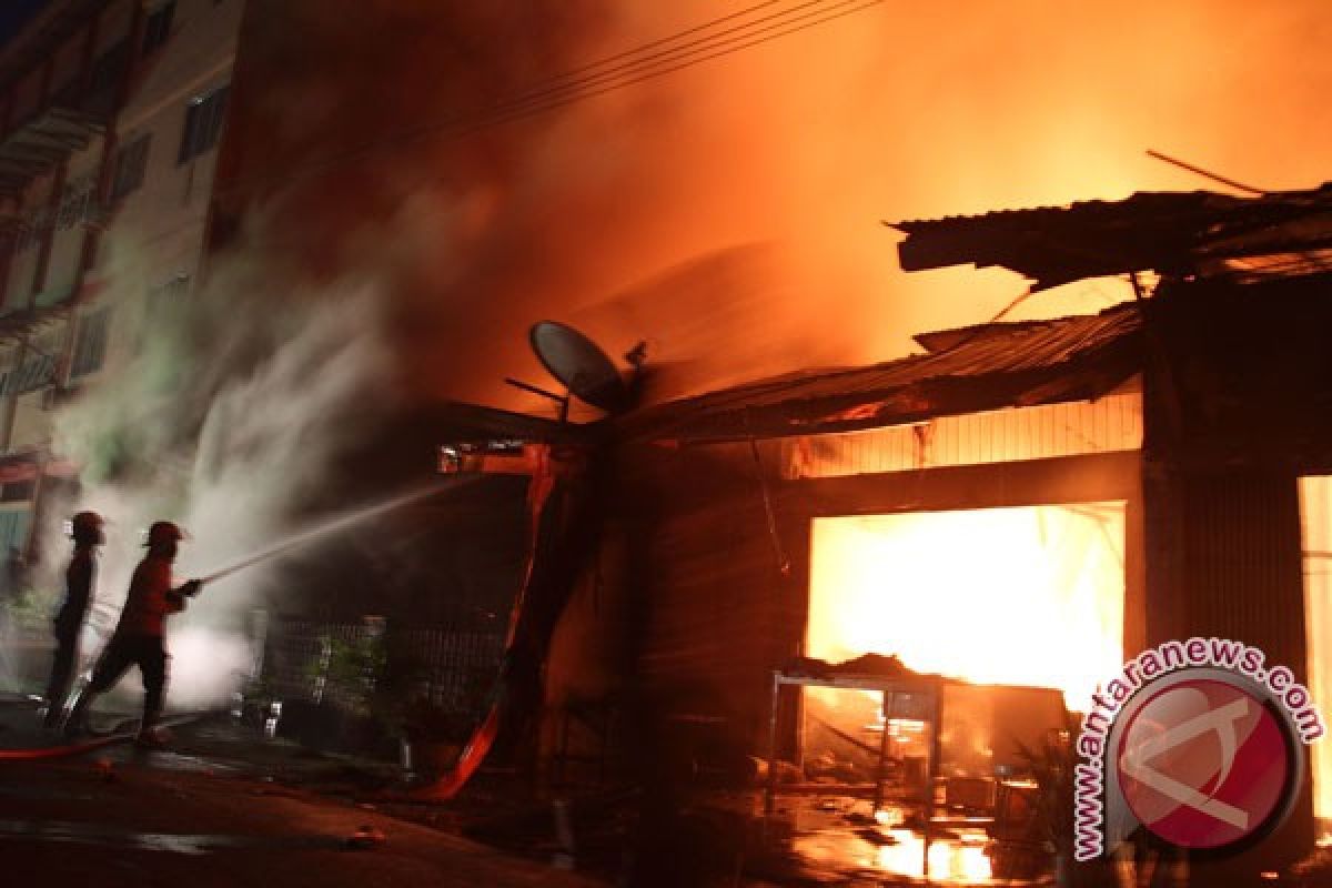 Kebakaran hanguskan 10 rumah di Pekanbaru