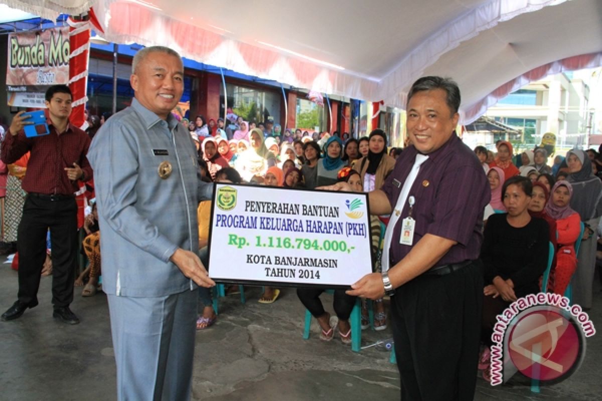  PKH for 2,000 Poor Families in Banjarmasin