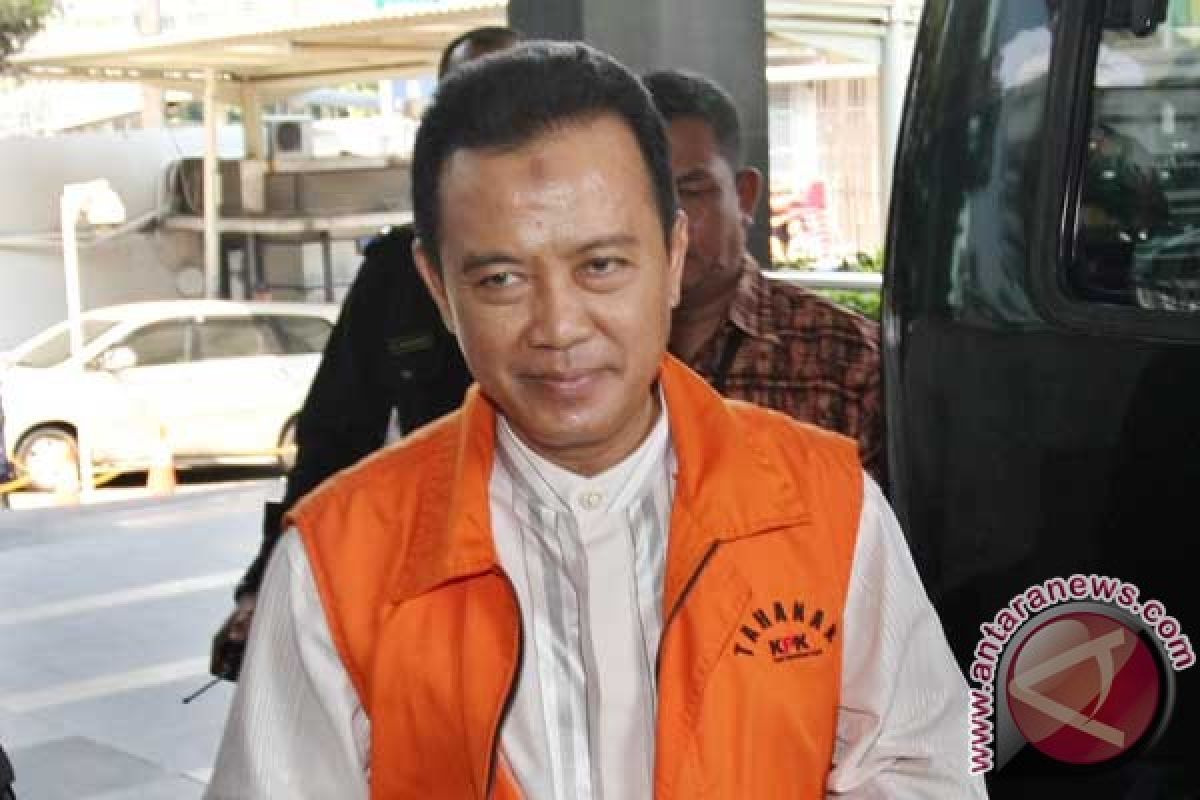 KPK perpanjang masa tahanan bupati Karawang dan istrinya