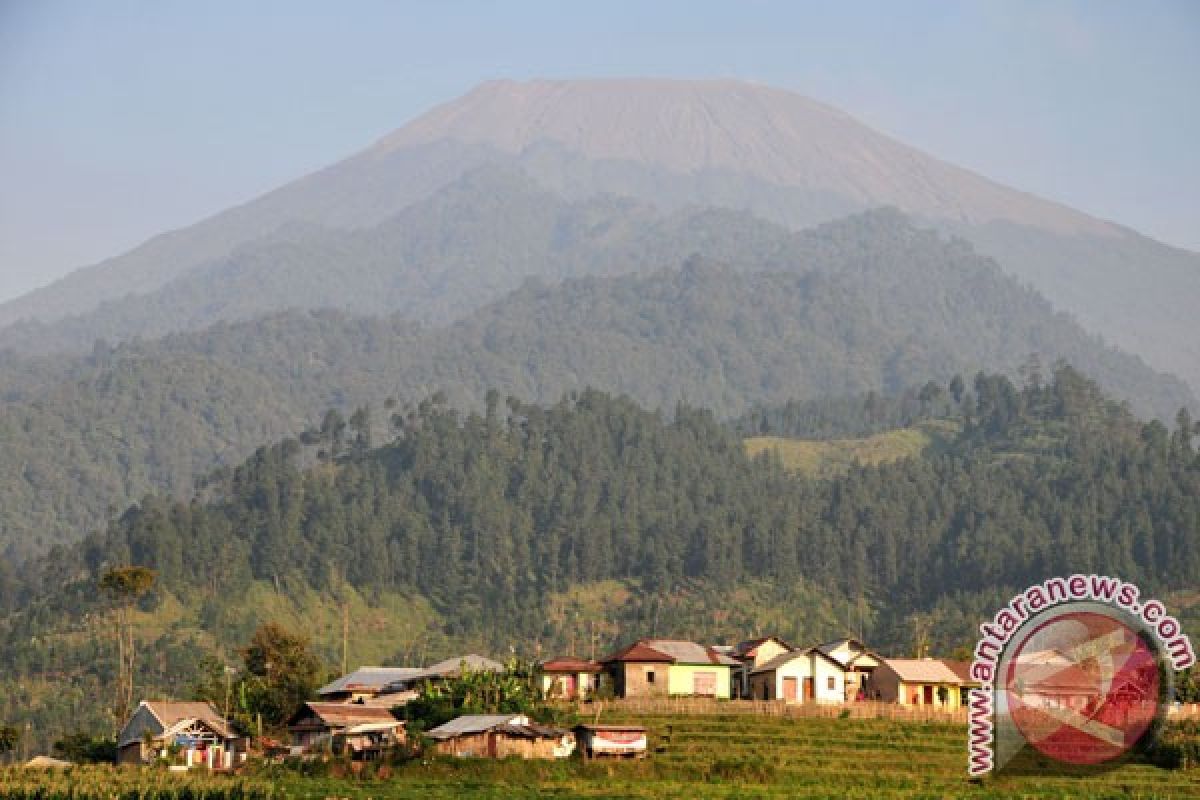 Gunung Slamet kembali terbakar